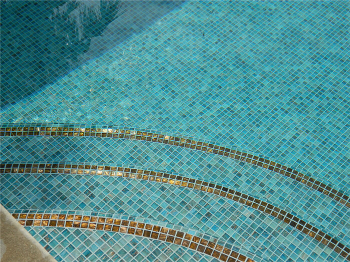 glass tiled pool using glass border tiles.jpg
