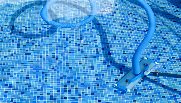 swimming pool cleaning.jpg
