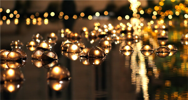 floating candles for christmas pool party decorations ideas.jpg