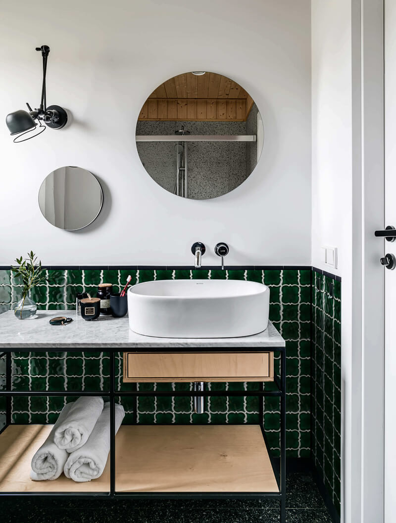 2 Pool bathroom ideas with hamdmade tiles