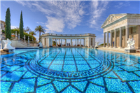 Piscinas en el Castillo de Hearst más lujoso-Piscina de lujo, Mosaicos de vidrio