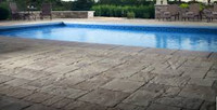 Décorez une piscine semi-enterrée avec une terrasse panoramique-carreaux de porcelaine résistants au glissement, piscine, construction de pont